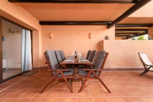 a dining room with a table and chairs at Apartment Coto Real in Manilva