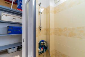 a bathroom with a shower with a cleaning brush at Elena Inn in Matino