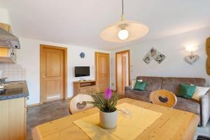 a living room with a couch and a table at Nagelehof in Ridanna