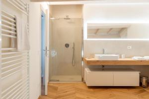 a bathroom with a shower and a sink at Casa Cennano in Montevarchi