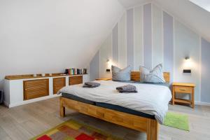 a bedroom with a bed with a striped wall at Bäckerhus - Ferienwohnung 4 in Wiek auf Rügen