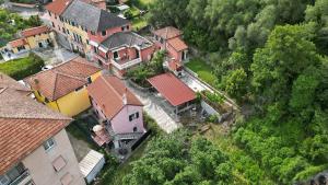 eine Draufsicht auf eine Häusergruppe in der Unterkunft Casa Pullin in Carasco