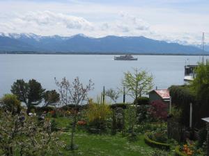 a large boat on the water with mountains at Damkröger 2 Inselwohnung - Seeblick in Lindau
