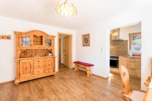 a kitchen with wooden cabinets and a wooden floor at Ferienwohnung Bernstein in Mittenwald +15 photos