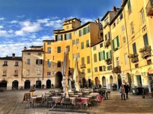 a group of tables and chairs in front of a building at Residence Al Pozzo in Capannori