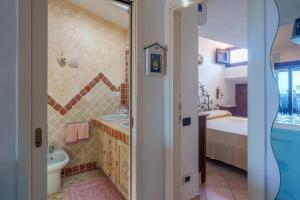 a bathroom with a tub and a sink and a toilet at La Terrazza sul mare in Palau