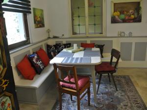 a dining room with a table and two chairs at Kleines Landhaus in Herbstein