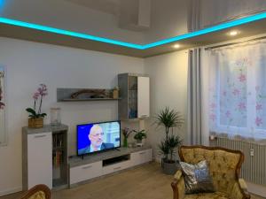 a living room with a flat screen tv on a wall at Ferienwohnung Bullentäle in Albstadt