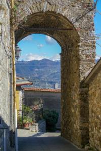 an archway in a stone wall with a view at Casa Annamaria in Arcola