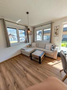 a living room with a couch and a table at Ferienwohnung Pruggernglück in Pruggern