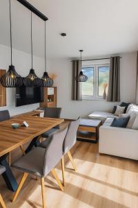 a living room with a table and a couch at Ferienwohnung Pruggernglück in Pruggern