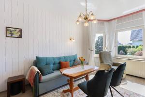 a living room with a blue couch and a table at Ferienwohnung mit Charme in Peitz