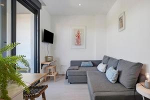 a living room with a couch and a table at Casa Maracuya in Tarifa