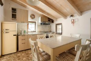 a kitchen with a table and chairs in a room at Il Giostro 1 Biassa in La Spezia
