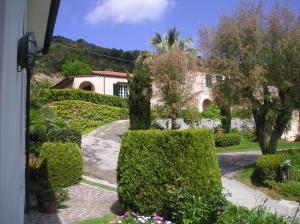 a view of a house from the garden at Ester Home Procchio Mare E Sole in Marciana