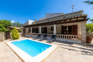 a villa with a swimming pool and a house at Pomeres Nou in Sa Coma