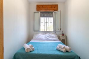 a bedroom with a bed with towels on it at La casa di Ulisse 2 in Ispica