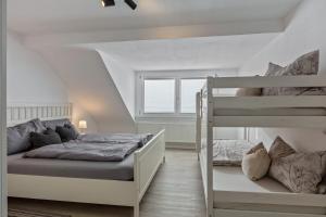 a bedroom with two bunk beds and a window at Ferienwohnung am Blitzgi in Wehr