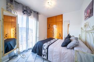 a bedroom with a bed and a large window at Mccoy avenida 3 in Macael