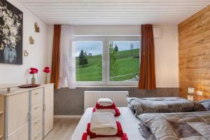 a bedroom with two beds and a window at Ferienwohnung im Grünen in Oberried