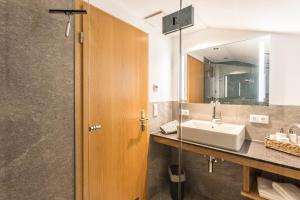 a bathroom with a sink and a mirror at Ferienwohnung Riepl in Schliersee +16 photos