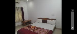 a bedroom with a bed in a room at Hotel prayag with ev car station 7,4kw in Nāthdwāra