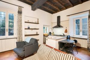 a living room with a couch and a kitchen at in Villa Belli in Miasino