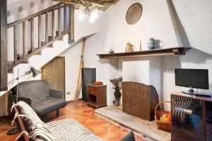 a living room with a couch and a tv at in Villa Belli in Miasino