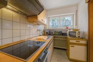 a small kitchen with a sink and a microwave at Ferienhaus Störzel - Wohnung A in Hundheim