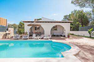 a villa with a swimming pool and a house at Villa Abril in Santanyi