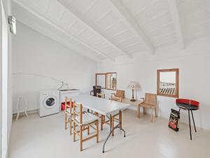 a kitchen and dining room with a table and chairs at Casa Convent in Alcudia