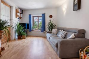 a living room with a couch and a window at Bachguthof in Silandro