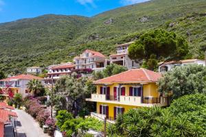 a village in the mountains with houses at Villa Captain Fotis 4 in Póndi