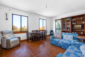 a living room with a couch and a table at Villa due Archi in S'archittu Cuglieri
