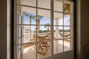 a room with a window and a table and chairs at Sol do Atlântico in Portimão