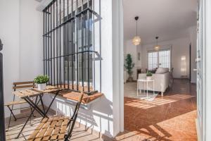 a living room with a table and a couch at Villa Marília in Ayamonte