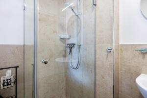 a bathroom with a shower with a glass door at Fewo Am Steinbach - Stoaboch in Reit im Winkl