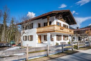 a house under construction with a wooden roof at Fewo Am Steinbach - Stoaboch in Reit im Winkl