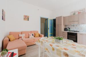 a living room with a table and a couch at Disiu Case Vacanza - Balestrate in Balestrate