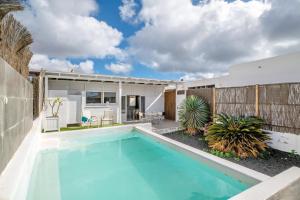 a swimming pool in the backyard of a house at Suite Amanecer in Mácher