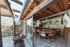 a kitchen and dining room with a table and chairs at Casa Douro Janja in Armamar
