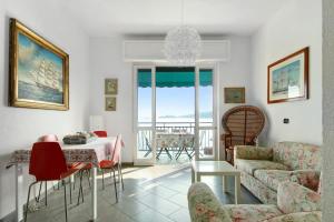 a living room with a couch and a table at La Solatia in Zoagli