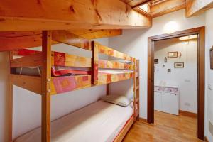 a bunk bed room with two bunk beds in a house at The Waterfall Chalet in La Salle
