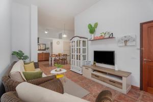 a living room with a couch and a television at Casa Eusebia in Arona +14 photos