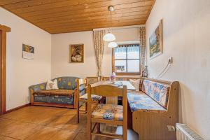 a living room with a table and a couch at Apartment Schwalbennest in Mühlbach