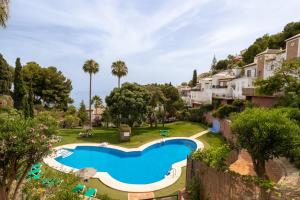 an image of a swimming pool in a resort at Casa Sydhavshytten in Nerja