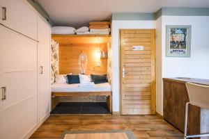 a small room with a bed and a closet at Studio Bee Happy in Brides-les-Bains