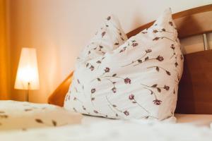 a pillow sitting on top of a bed at Ferienwohnung Lanz 2 in Lana