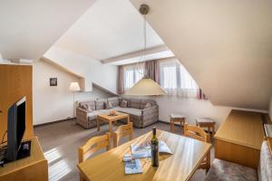 a living room with a couch and a table at Manuel's App Watschinger - Frieda in Sesto