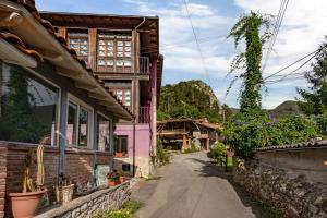 a street in a village with a building at Casa Florenta G2 in Cangas de Onís
